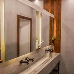 Gig Capsule Hostel Ericeira