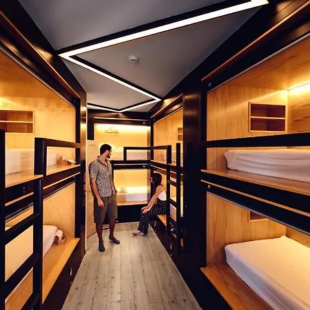 Albergue Gig Capsule Ericeira