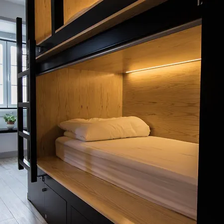 Gig Capsule Hostel *